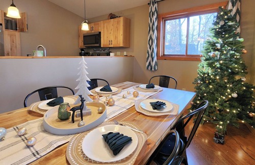 Hayward Ski Chalet | Available Thanksgiving!-Hot Tub, EV, 2 Kings