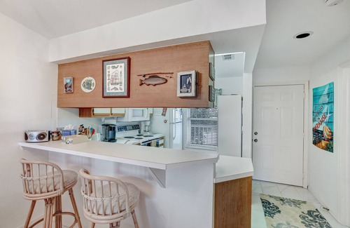 Hammock Bay Condo | Available Winter 2026! Beautiful Lake Views, a short drive to Marco Island!