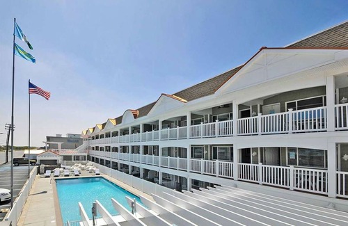 Avalon Condo | Avalon fun & sun with pool, beach block and the best beach side bars