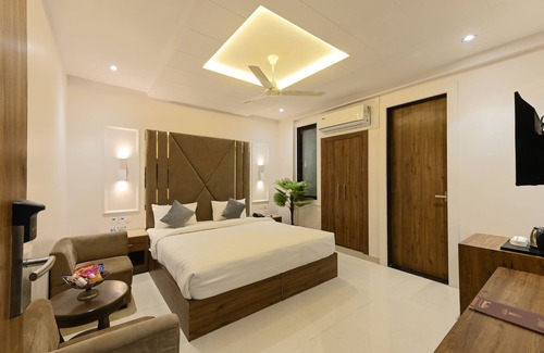 Agra Hotel | Avalon Palms Agra
