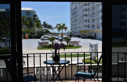 Survey Creek House | Avalon Resort (Balcony Studio B3)