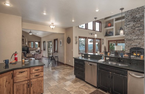 Ruidoso Cabin | Avalon | Spacious Retreat, Treetop Views, Hot Tub