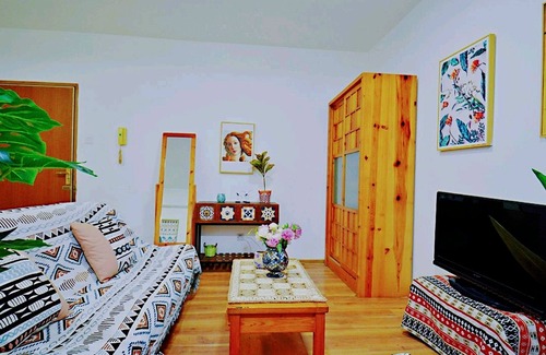 Central Business District Apartment | Avatar Persia Impression Queen Bed & High Rise View