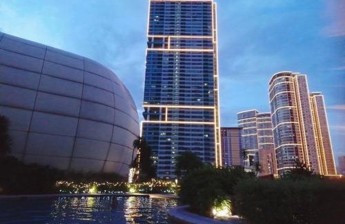 Makati Apartment | Aveline Suites Cozy Skyline View ACQUA Private Residences near Rockwell Makati