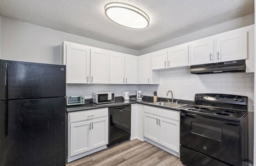 Glengarry Apartment | Avery Apartments D9 I Comfy 2 Bed 1 Bath