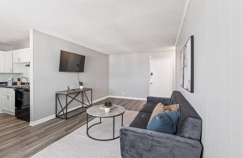 Glengarry Apartment | Avery Apartments D9 I Comfy 2 Bed 1 Bath
