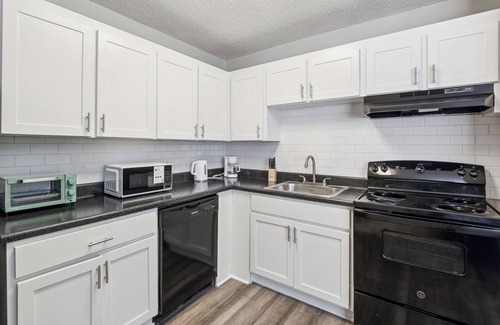 Glengarry Apartment | Avery Apartments D9 I Comfy 2 Bed 1 Bath