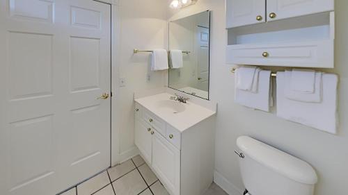 North Litchfield Beach Villa | Avian Forest Oasis Your Gateway to Golf Beach and Resort Living