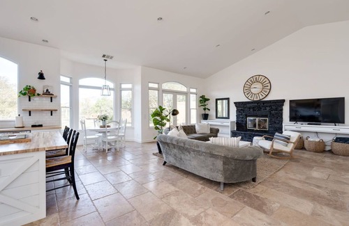 San Luis Obispo House | Avila Valley Luxury Estate with Pickleball Court