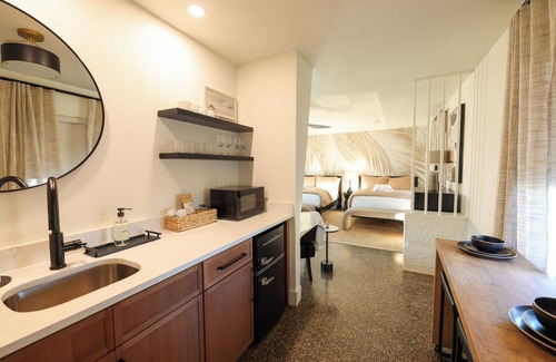 Vilano Beach Hotel | Aviles Double Full- 5 min walk to beach!