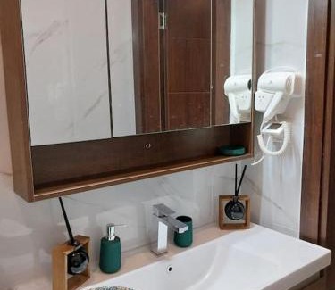 Point E Apartment | Aviya - Studio meublé avec chambre et Séjour