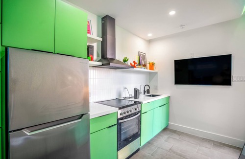 Greater East End Apartment | Avocado Container @EADO Juice Box