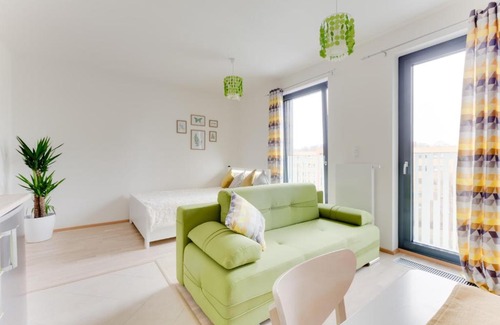 Prague 3 Apartment | AVOKADO apt.,2 min tram station,FREE GARAGE PARKING