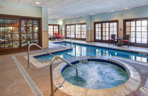 Avon House | Avon Ascent Retreat Indoor Pool Ski Shuttle