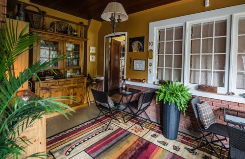 Stratford Bed & Breakfast | Avonview Manor- Experience Gracious Service with Style - Wickie's Aye Light