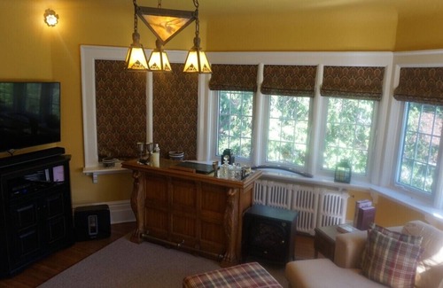Stratford Bed & Breakfast | Avonview Manor- Vive Provence Suite- Gracious Service with Style.