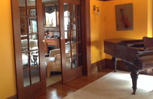 Stratford Bed & Breakfast | Avonview Manor- Vive Provence Suite- Gracious Service with Style.