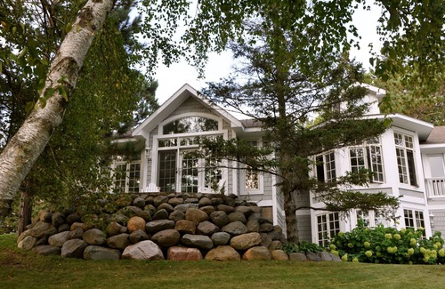 Hayward House | Award Winning Home On Nelson Lake ~ 400 Feet Of Private Lakeshore!