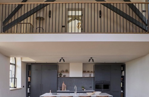 North Leigh House | Award Winning Luxury Cotswolds Retreat nr Estelle Manor. Wheelchair friendly.