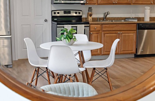 Sailboat Bend Apartment | Awesome 1BR Apartment Sailboat