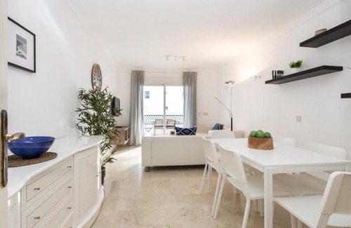Puerto Banus Apartment | Awesome 2 bedroom Apt with pool and parking in Puerto Banús - RDR197