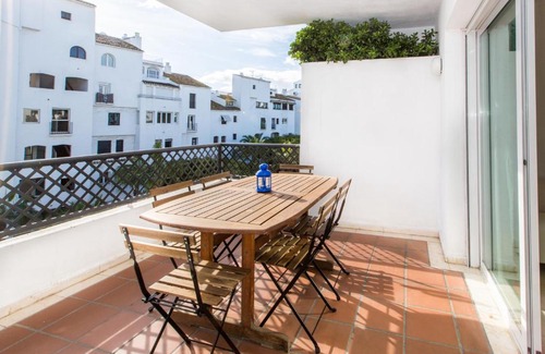 Puerto Banus Apartment | Awesome 2 bedroom Apt with pool and parking in Puerto Banús - RDR197