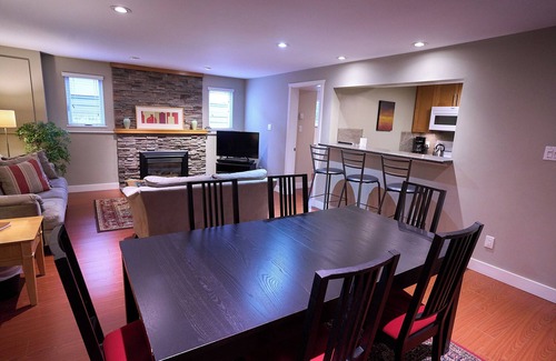 Lynn Valley House | Awesome 2BR in Lynn Valley