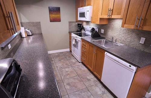 Lynn Valley House | Awesome 2BR in Lynn Valley