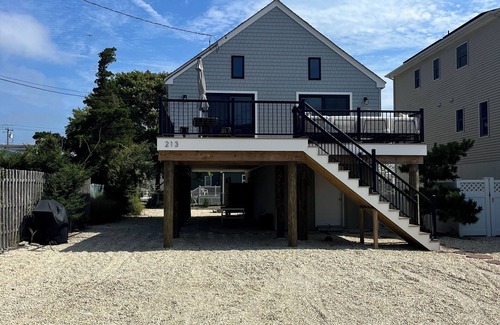 Ship Bottom House | Awesome 3 bedroom home w/loft next to Local, pickle ball, park, & pet friendly