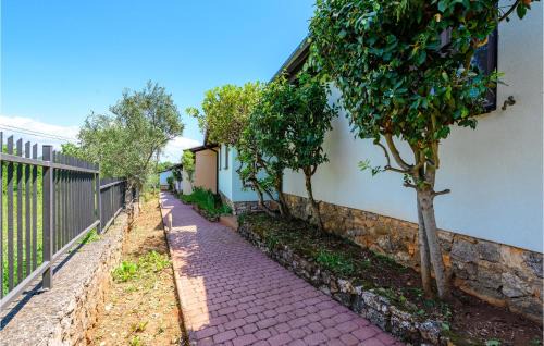 Rovinjsko Selo Apartment | Awesome Apartment In Rovinjsko Selo