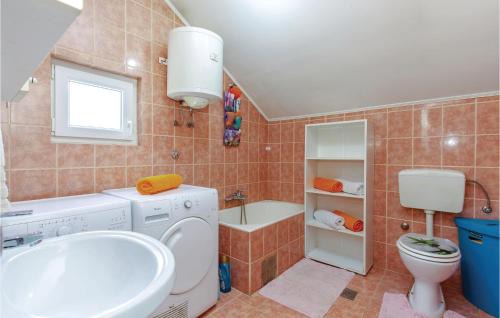 Zurkovo Apartment | Awesome Apartment In Kostrena
