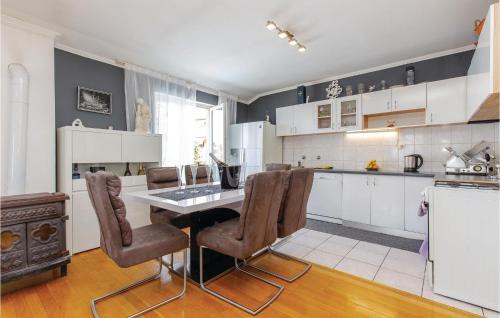 Zurkovo Apartment | Awesome Apartment In Kostrena