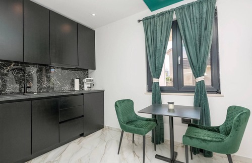 Ratac Apartment | Awesome apartment in Makarska with WiFi