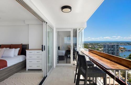 Surfers Paradise Apartment | Awesome beach and river views 3 bedrooms adobe