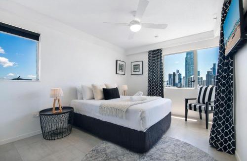 Surfers Paradise Apartment | Awesome beach and river views 3 bedrooms adobe