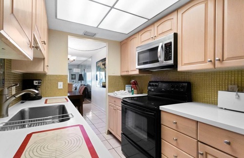 Madeira Beach Condo | Awesome Beach & Gulf Views - Madeira Norte #111