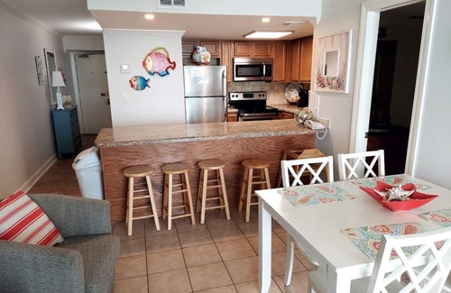 Gulf Shores Condo | Awesome Beach view 2 Br/2ba SLEEPS 6-8 near “The Hangout” IWW 479 oceanfront