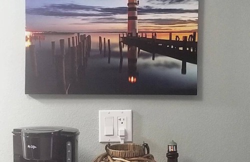 Bacliff Cottage | Awesome getaway on the Bay! Get on island time w/us! Swim, Fish & play all day