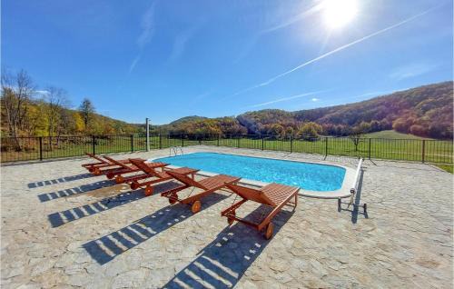 Gospic House | Awesome Home In Barlete With Kitchen