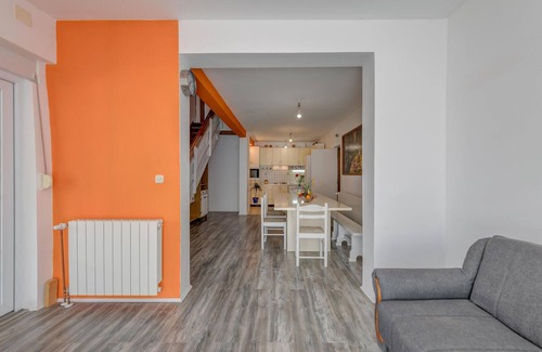Kotlenice House | Awesome home in Dugopolje with WiFi