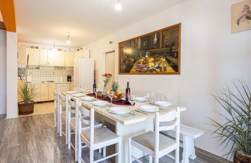 Kotlenice House | Awesome home in Dugopolje with WiFi