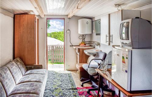 Dzwirzyno House | Awesome Home In Dzwirzyno With Wifi