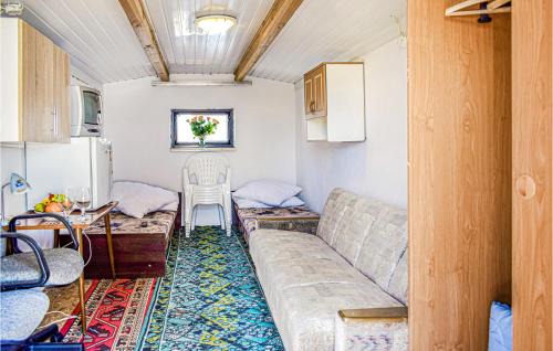 Dzwirzyno House | Awesome Home In Dzwirzyno With Wifi