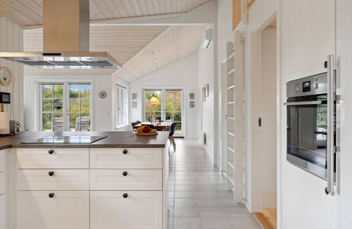 Udsholt Sand House | Awesome home in Græsted with WiFi