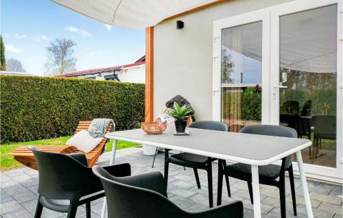 Heinkenszand House | Awesome Home In Heinkenszand With Wifi