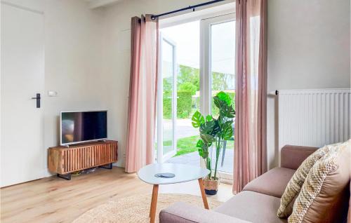 Heinkenszand House | Awesome Home In Heinkenszand With Wifi