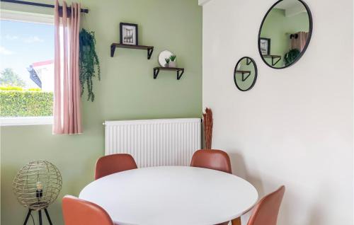 Heinkenszand House | Awesome Home In Heinkenszand With Wifi