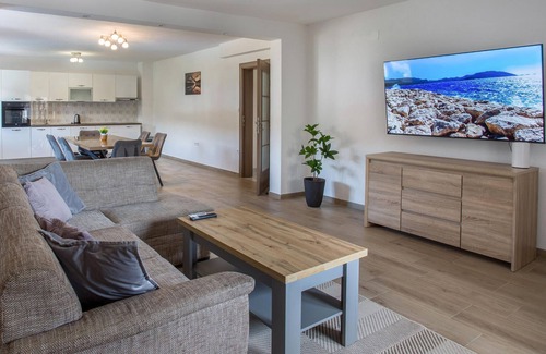 Imotski House | Awesome home in Imotski