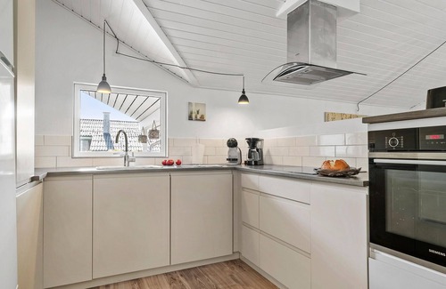 Pøt Strandby House | Awesome home in Juelsminde with sauna