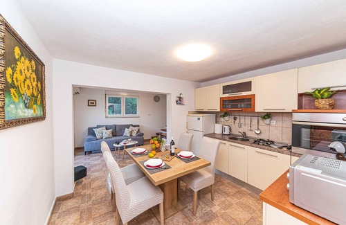 Podbablje House | Awesome home in Krivodol with WiFi